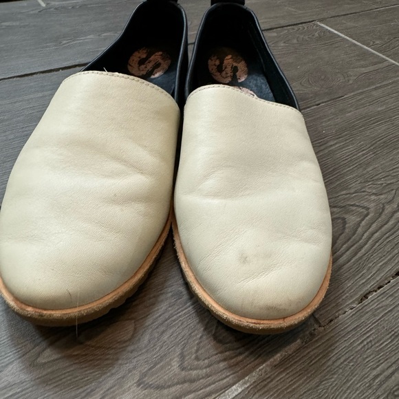 Sorel Ella Slip on shoes- size 7.5 - Picture 3 of 5